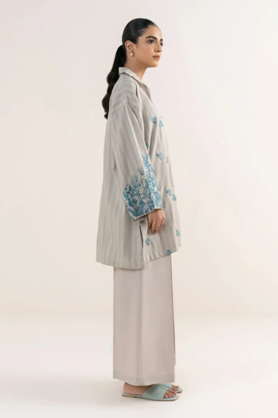 Jisoo Sky Grey 2Pc - Embroidered Dhanak bana Dora Unstitched