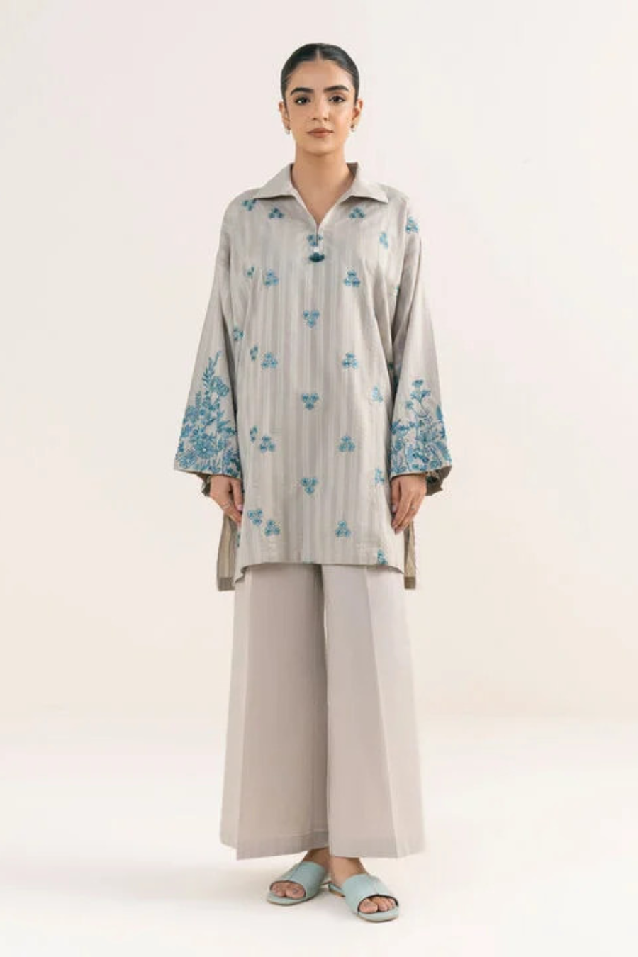 Jisoo Sky Grey 2Pc - Embroidered Dhanak bana Dora Unstitched